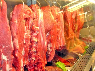 Brasil vai à Rússia negociar liberação de exportação de carne