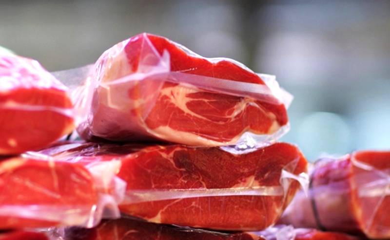 Brasil fatura mais de meio bilhão de dólares com exportação de carne bovina em maio, diz Abiec.