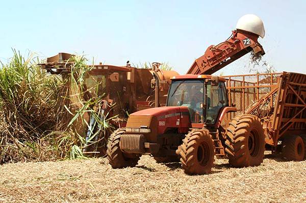 Gerenciamento de máquinas agrícolas requer rígido controle