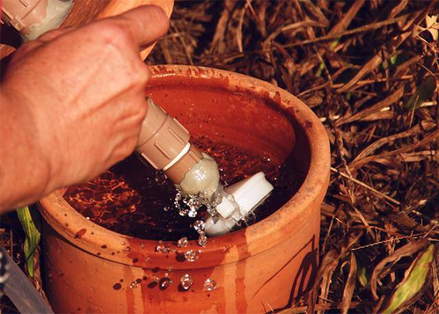 Potes de argila e seu uso na irrigação